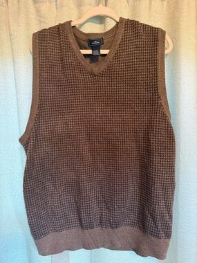 Dockers Men's Brown Houndstooth V-Neck Sweater Vest